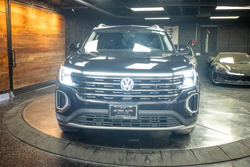 Used 2025 Volkswagen Atlas SEL AWD/4WD image 4