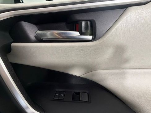 Used 2022 Toyota RAV4 XLE Premium image 41