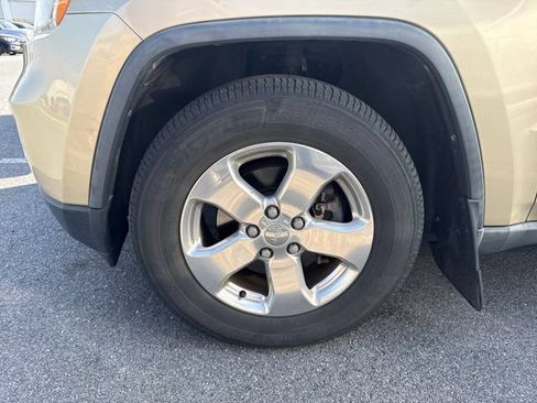 Used 2011 Jeep Grand Cherokee Limited AWD/4WD image 9