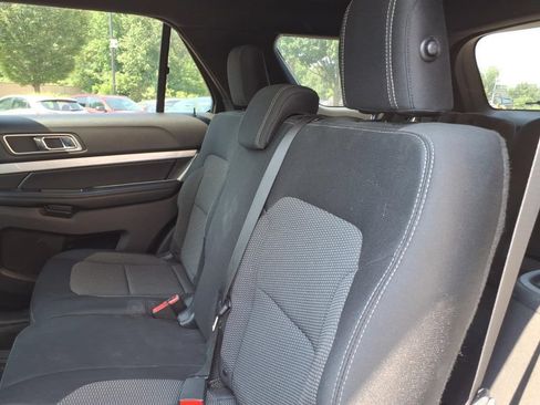 Used 2017 Ford Explorer XLT w/ Equipment Group 201A FWD image 12