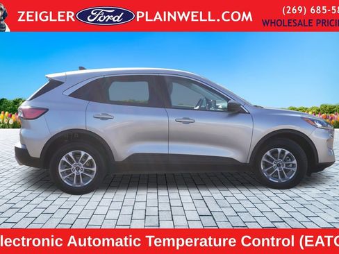 Used 2022 Ford Escape SE w/ Cold Weather Package image 6