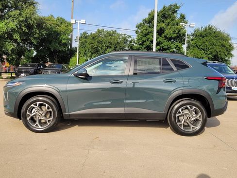 New 2026 Chevrolet Trax LT w/ LT Convenience Package FWD image 2