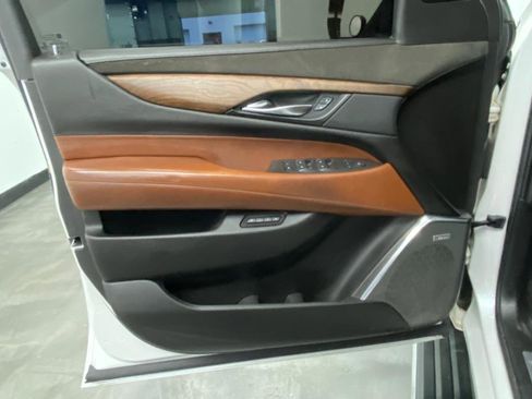 Used 2016 Cadillac Escalade Premium image 43