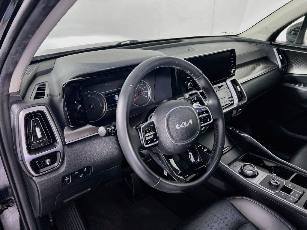 Certified 2023 Kia Sorento EX w/ Panoramic Sunroof Package FWD image 7