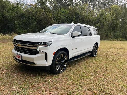 Used 2021 Chevrolet Suburban LT w/ LT Signature Package image 1