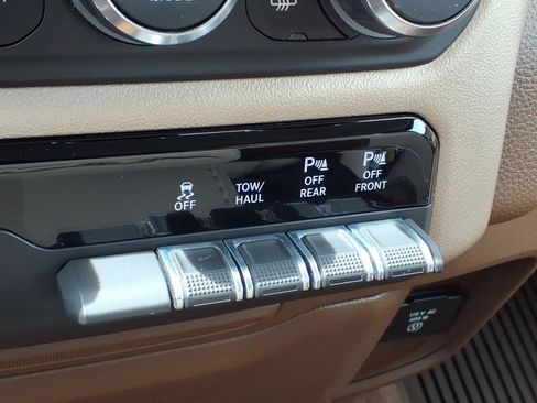 Used 2022 RAM 1500 Laramie AWD/4WD image 18