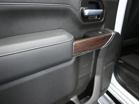 Used 2022 GMC Sierra 2500 SLT w/ SLT Preferred Package image 15