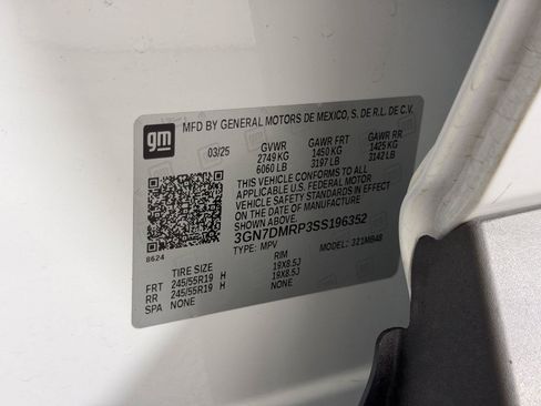Certified 2025 Chevrolet Equinox EV LT FWD image 30