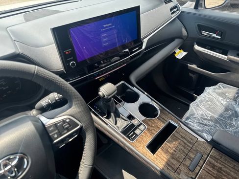New 2026 Toyota Sienna Platinum AWD/4WD image 30