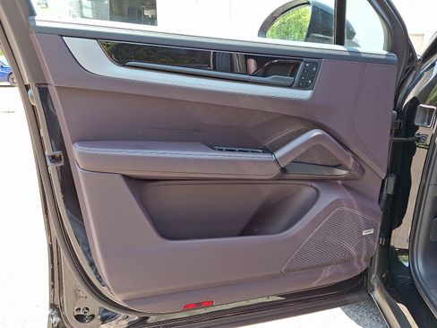 Used 2024 Porsche Cayenne S image 13