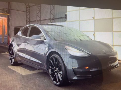 Used 2020 Tesla Model 3 Standard Range image 9