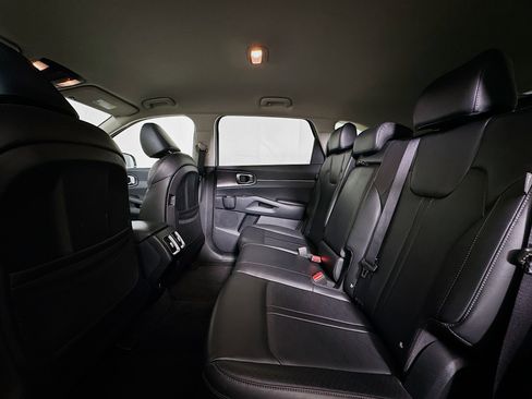 Used 2024 Kia Sorento S image 28