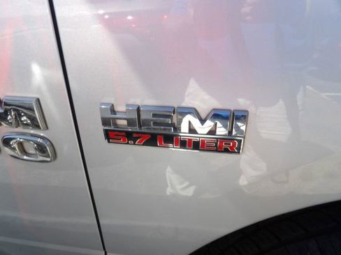 Used 2014 RAM 1500 Express RWD image 19