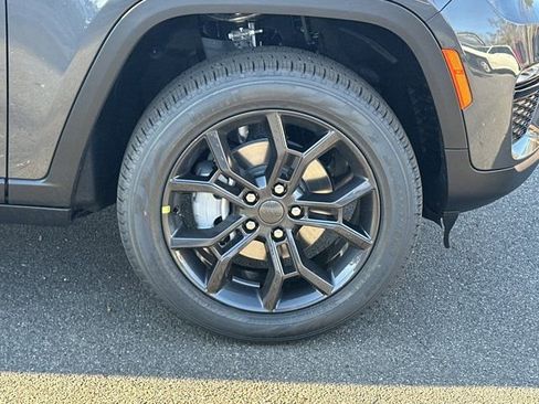 New 2025 Jeep Grand Cherokee Limited image 12