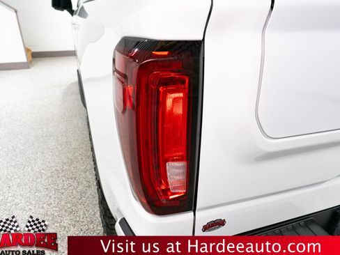 Used 2025 GMC Sierra 1500 AT4 w/ AT4 Premium Package AWD/4WD image 9