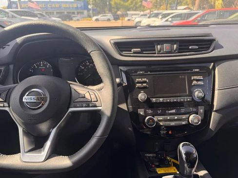 Used 2017 Nissan Rogue SV FWD image 13