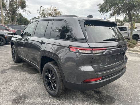 New 2025 Jeep Grand Cherokee Altitude image 5