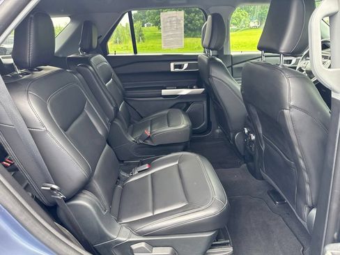 Used 2021 Ford Explorer XLT w/ Equipment Group 202A AWD/4WD image 13
