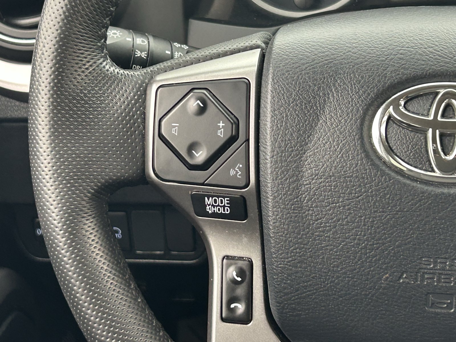 Used 2020 Toyota Tacoma SR5 RWD image 22