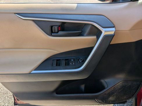 Used 2019 Toyota RAV4 LE image 12