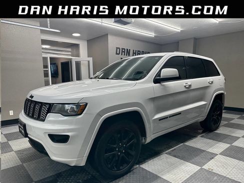 Used 2020 Jeep Grand Cherokee Altitude image 1