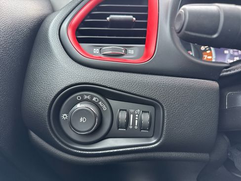 Used 2019 Jeep Renegade Trailhawk image 39