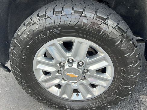 Used 2024 Chevrolet Silverado 2500 LT AWD/4WD image 35