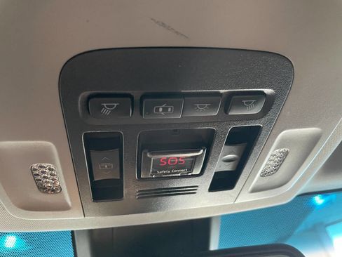 Used 2018 Toyota Camry XLE image 36