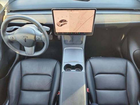 Used 2022 Tesla Model Y Long Range image 26