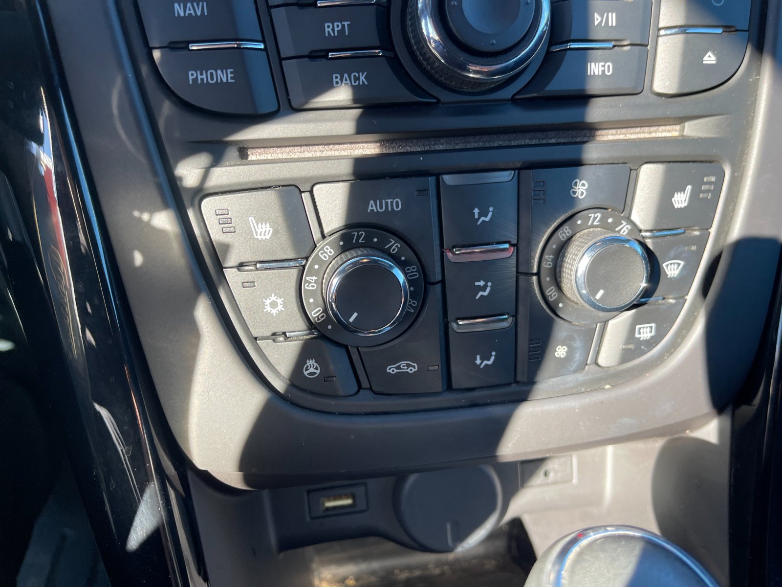 Used 2019 Buick Cascada Premium FWD image 23