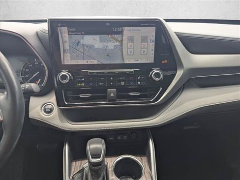 Used 2020 Toyota Highlander Platinum FWD image 15