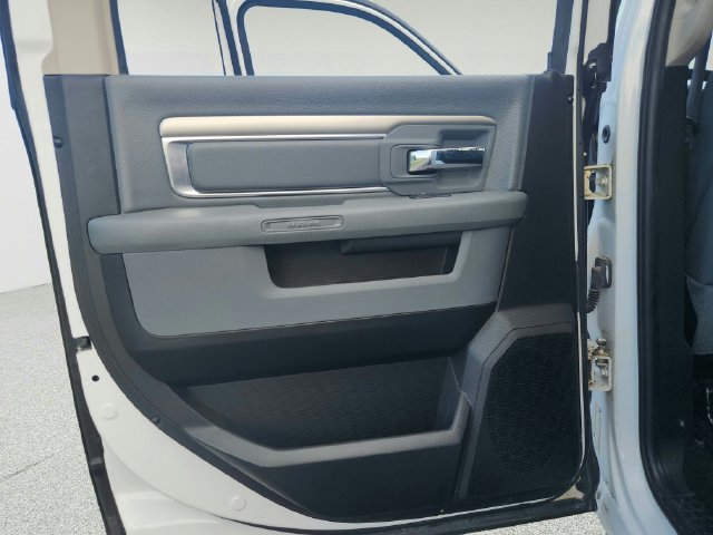 Used 2019 RAM 1500 Classic SLT AWD/4WD image 18