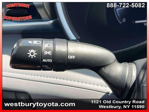 Used 2023 Toyota Highlander Limited AWD/4WD image 30