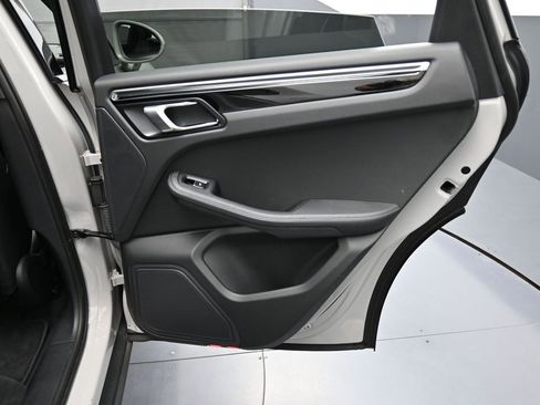 Certified 2023 Porsche Macan Turbo AWD/4WD image 25