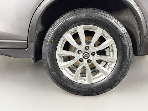 Used 2020 Nissan Rogue SV image 31