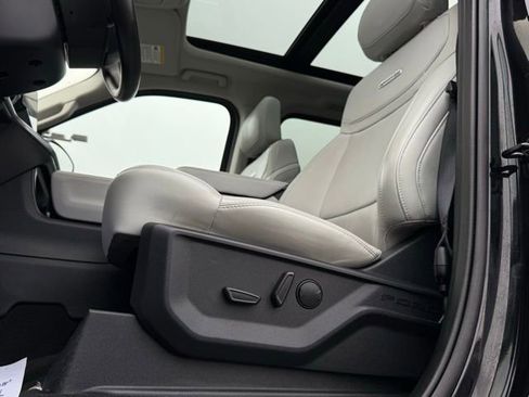 Certified 2025 Ford Expedition Max Platinum image 44