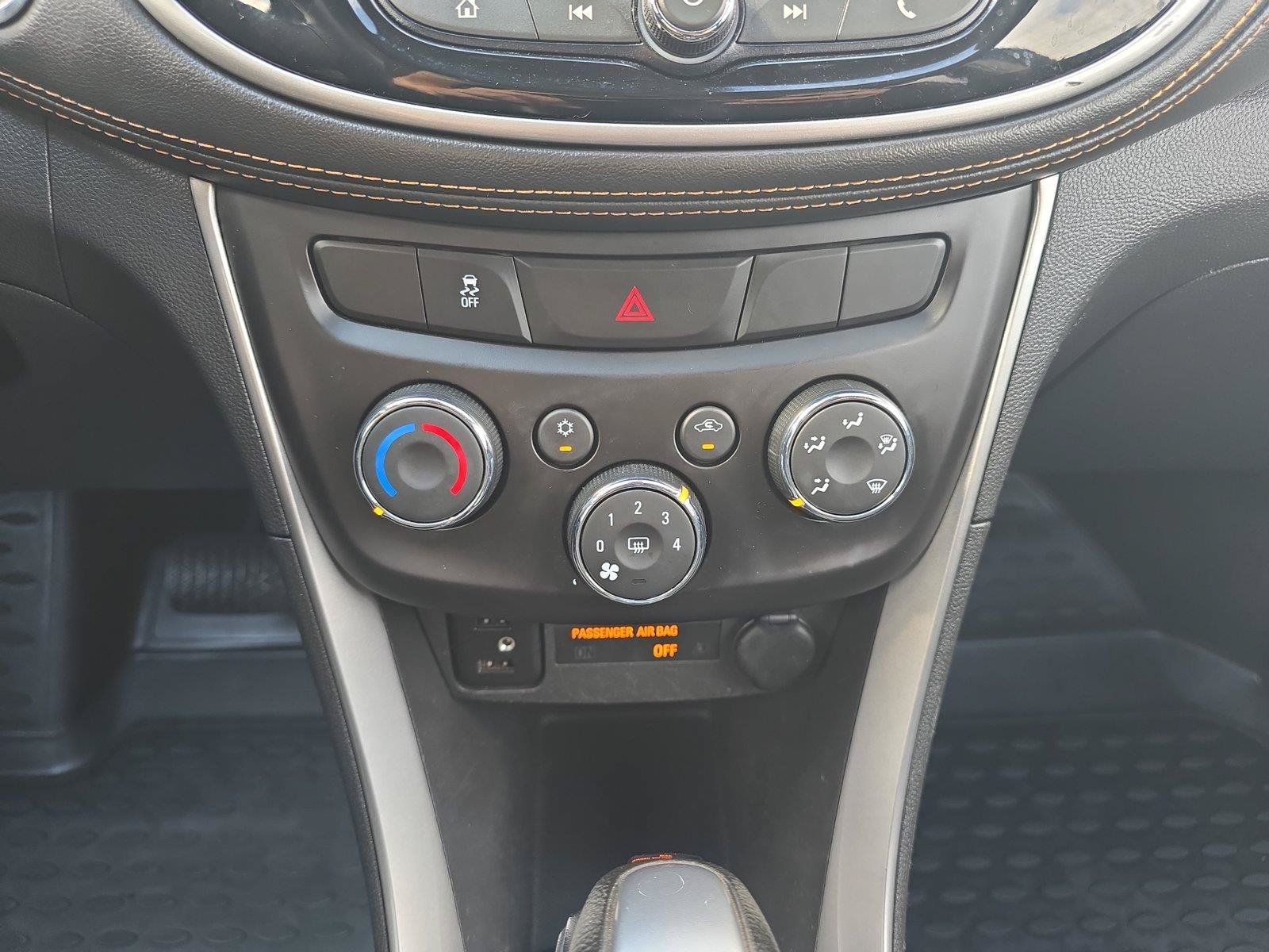 Used 2019 Chevrolet Trax LT w/ LT Convenience Package AWD/4WD image 17