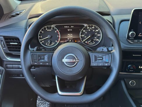 Used 2023 Nissan Rogue SV FWD image 16