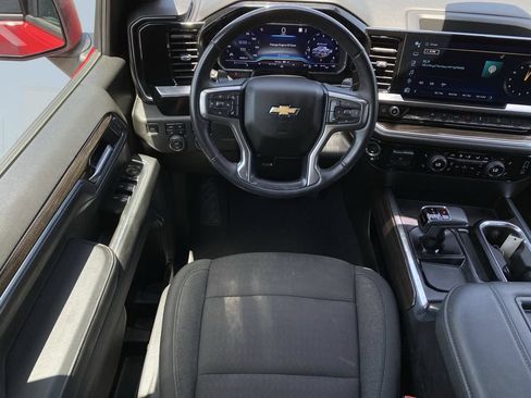 Used 2022 Chevrolet Silverado 1500 LT w/ Z71 Off-Road Package AWD/4WD image 14