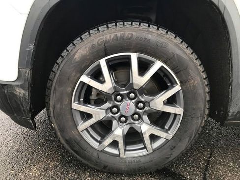 Certified 2023 GMC Acadia SLT AWD/4WD image 21