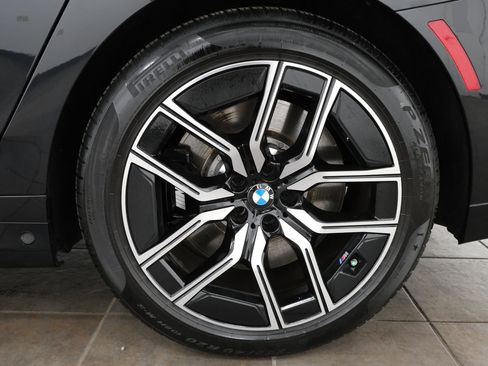 Used 2026 BMW 760i xDrive w/ Executive Package AWD/4WD image 38