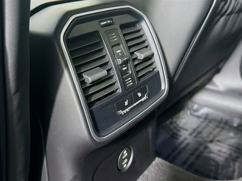 Certified 2023 Porsche Macan image 24