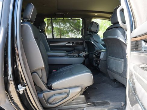 Used 2022 Jeep Grand Wagoneer Series II AWD/4WD image 25