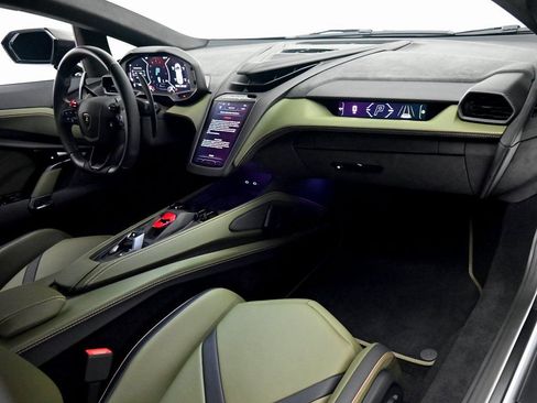 Used 2025 Lamborghini Revuelto AWD/4WD image 5