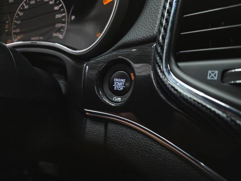 Used 2018 Jeep Grand Cherokee Trailhawk AWD/4WD image 24