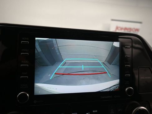 Used 2021 Toyota Highlander XLE AWD/4WD image 18