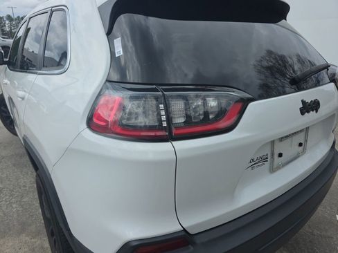 Used 2019 Jeep Cherokee Latitude w/ Popular Appearance Group image 8