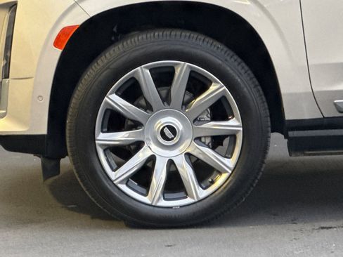 Certified 2024 Cadillac Escalade Premium Luxury Platinum w/ Heavy-Duty Trailer Package image 35