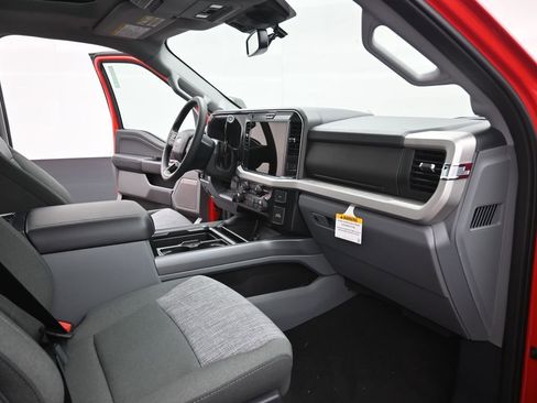 New 2026 Ford F250 XLT w/ XLT Premium Package AWD/4WD image 24