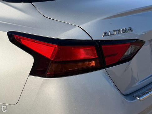 Used 2023 Nissan Altima 2.5 SR FWD image 19